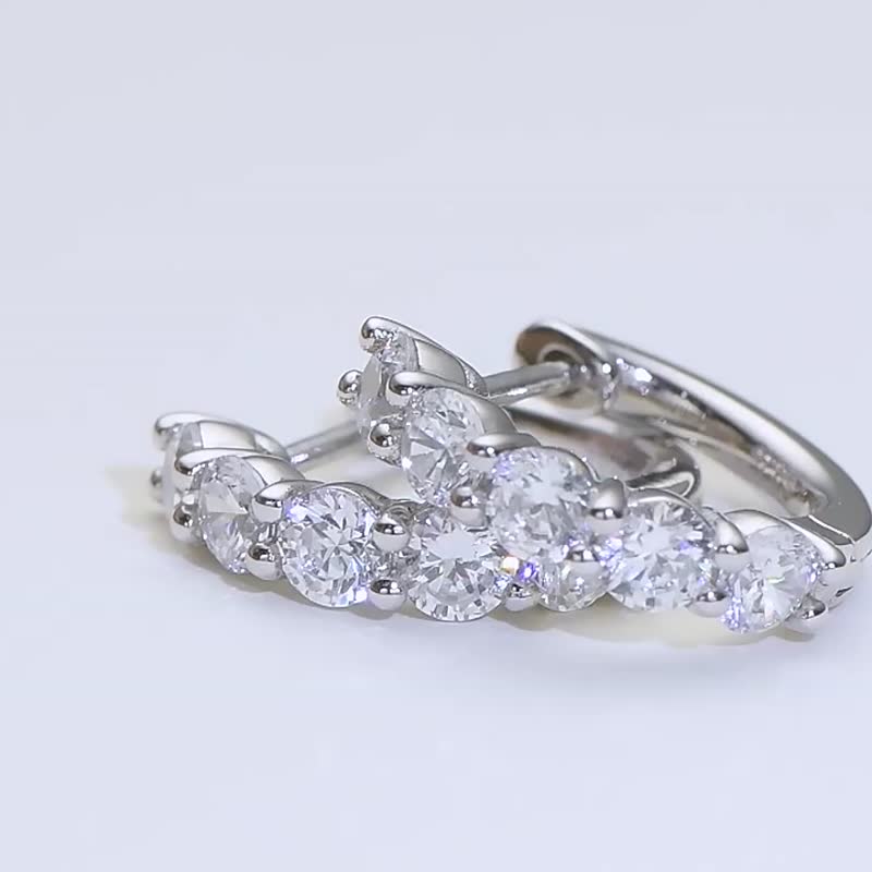 莫桑钻耳环--情侣饰品 翡翠 水晶 - 耳环/耳夹 - 钻石 