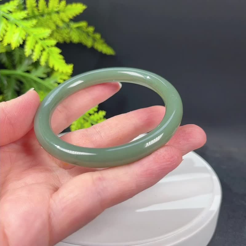 和田玉手镯56MM 且末蓝老料圆条玉手环 附证书 色泽浓郁 细腻油润 - 手链/手环 - 玉石 绿色