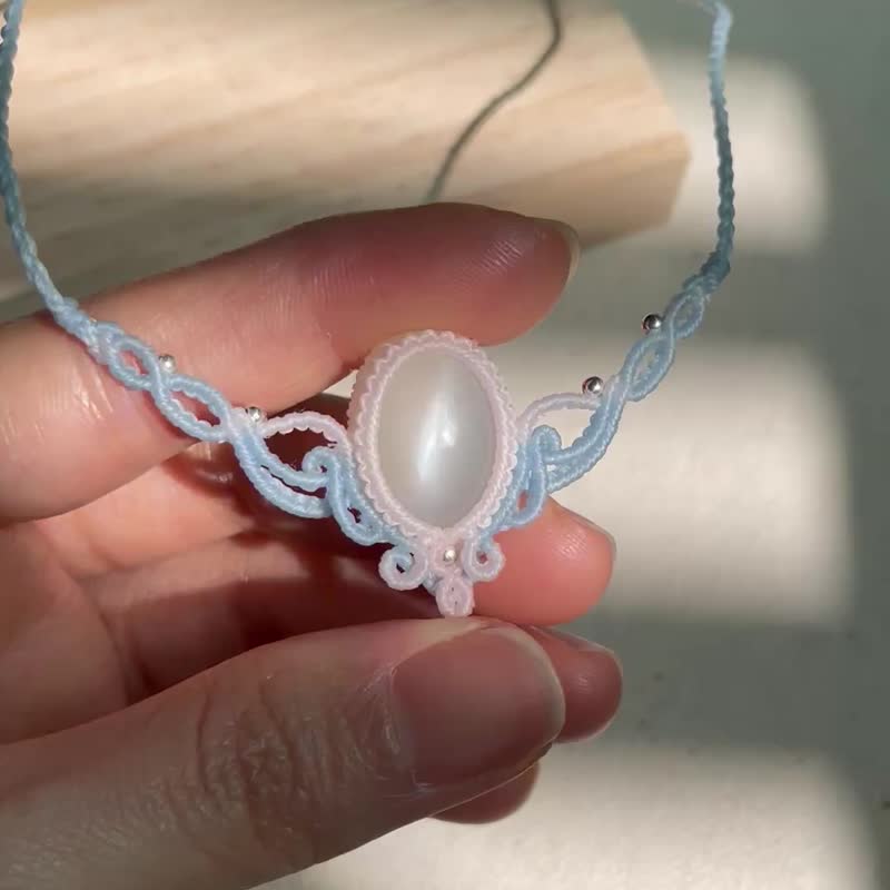 蜡线编织/鸢尾花/奶油月光石项链(粉蓝) - 项链 - 水晶 蓝色