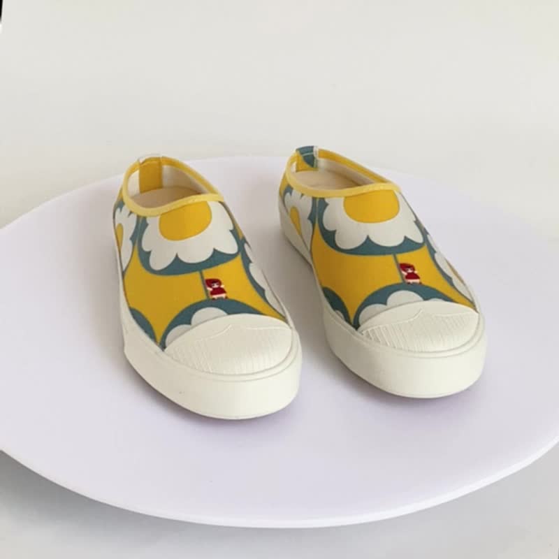 防泼水穆勒鞋(宽楦) 显瘦半拖懒人鞋-黄色花田 小红帽 - 女款休闲鞋 - 棉．麻 黄色
