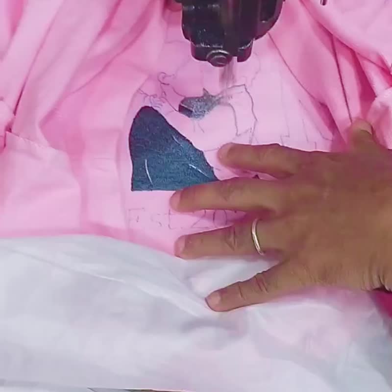 客製化親子似顏繪刺繡衛衣  職人手工推繡   親子裝對衣彌月 - 女装上衣 - 棉 