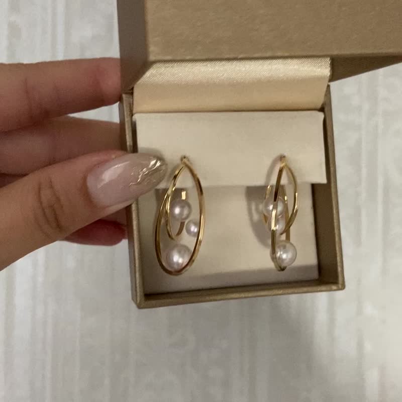 日本制 立体设计 akoya珍珠耳环 18k金耳环 珍珠耳钉 日本直送 - 耳环/耳夹 - 珍珠 白色