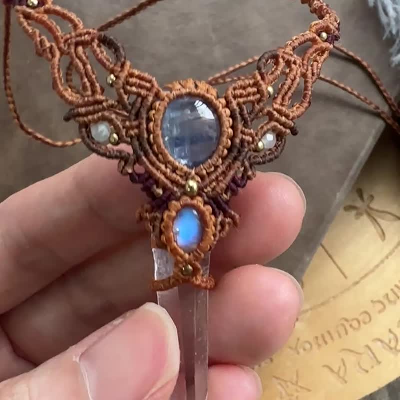 N1120 民族风蜡线编织 蓝晶石 月亮石 白水晶柱 项链 (可调长度) - 项链 - 宝石 咖啡色