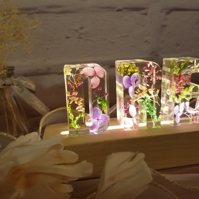 【紫绿粉白】定制保鲜花字母小夜灯 纪念 移民 情人节礼物 字母灯 - 灯具/灯饰 - 树脂 