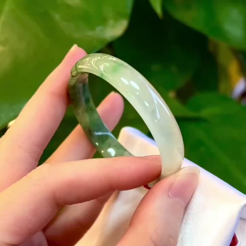 冰种 缅甸翡翠 A玉 玉镯 • 冰玻种白底青贵翡翠贵妃镯 - 手链/手环 - 石头 绿色