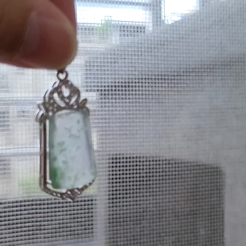 【亲翠】天然翡翠 高冰木纳雪花果阳绿雪花棉纯银镶锆石无事牌 - 项链 - 玉石 多色