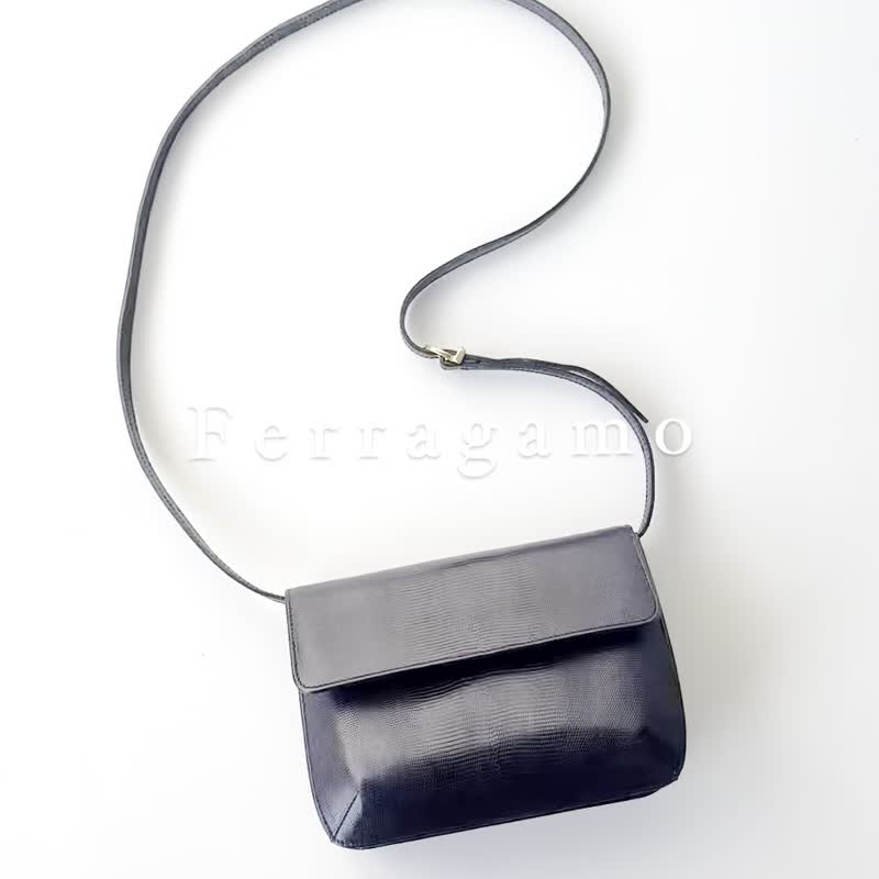 Ferragamo黑色蜥蜴皮压纹侧背包 E61vintage - 侧背包/斜挎包 - 真皮 黑色