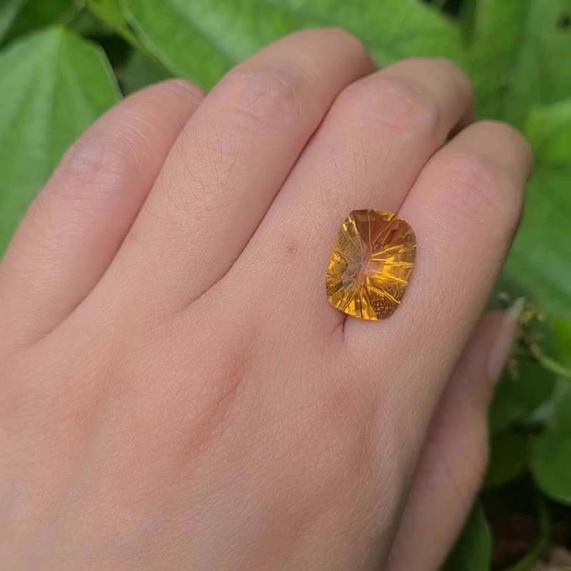 天然垫形黄水晶重 7.785 猫。 DIY 首饰尺寸 11×15×5 毫米 - 金工/饰品 - 宝石 金色