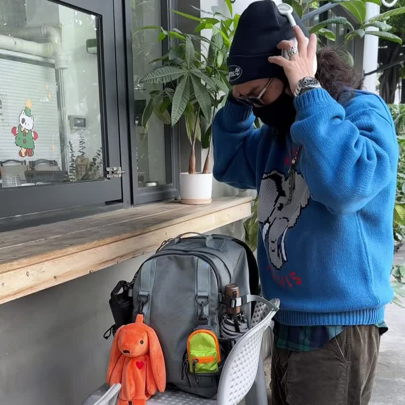 弹道尼龙银灰色街头潮流双肩包 户外运动背包 超出片的旅行背包 - 后背包/双肩包 - 尼龙 灰色