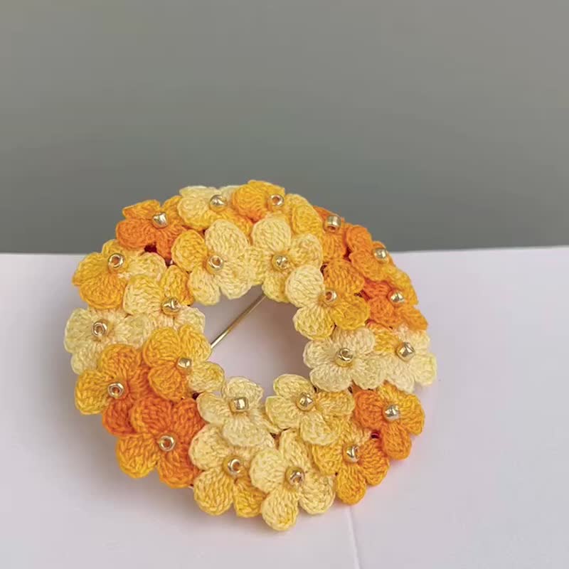 新品万岁! 手作编织微鈎 鈎织 繁花似锦 编织毛线 小花蔟胸针 心 - 胸针 - 绣线 黄色