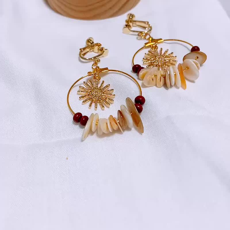 sun*sun*natural Stone pebble hoop earrings - 耳环/耳夹 - 其他金属 金色