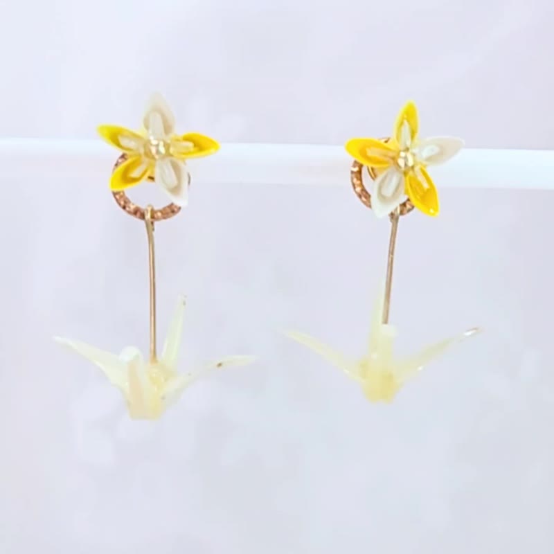 2way │ 小巧花朵与摇曳折纸鹤的日式耳环/耳夹 │ 黄色 - 耳环/耳夹 - 纸 黄色