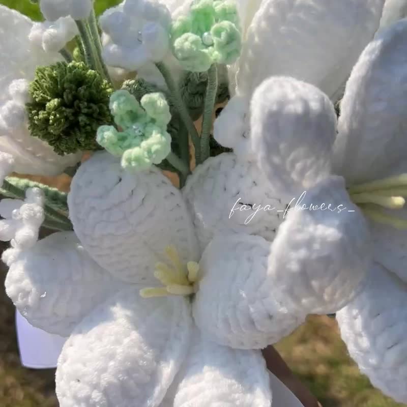 纯白郁金香手捧 手工针织花束 登记捧花 钩织花 针织花 情人节礼 - 干燥花/捧花 - 棉．麻 白色