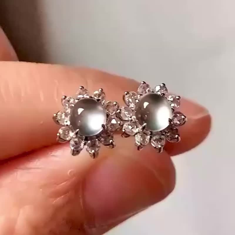 冰种翡翠天然翡翠A玉耳坠耳钉 • 18k金钻石玻璃种太阳花翡翠耳环 - 耳环/耳夹 - 玉石 
