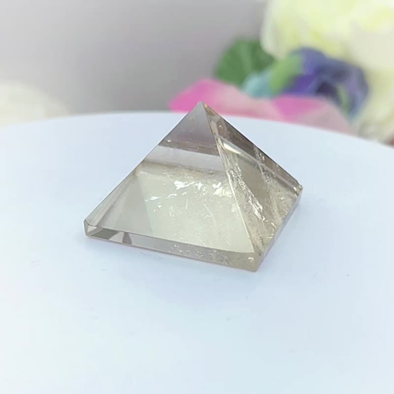 超能量许愿金字塔彩虹光茶水晶手工打磨 透亮神奇 33*33*29MM金字 - 摆饰 - 水晶 金色