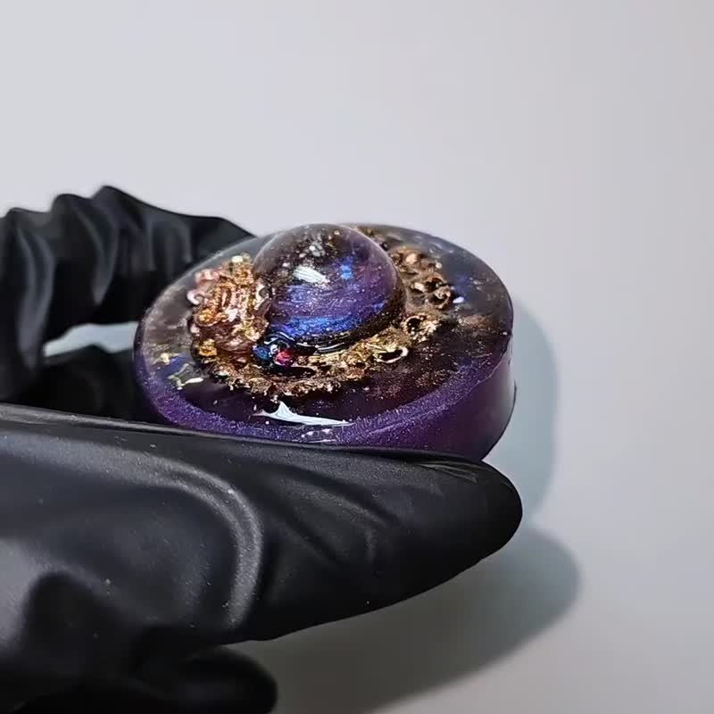 月深星眠系列 手工滴膠流沙吊飾 - 吊饰 - 树脂 蓝色