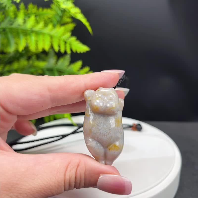 精品天然可爱胖猫珊瑚玉吊坠冰润玉化柠檬片凤尾纹冰灰蓝底飘黄 - 项链 - 半宝石 