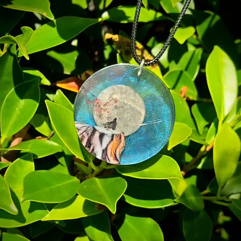 Muen Mei 狼吊坠 Chomchan - 项链 - 树脂 多色