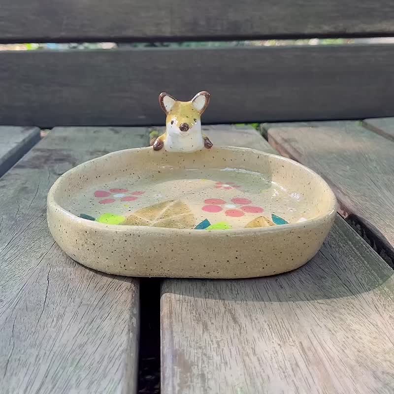A Lu 小狐狸糯米陶盘/摆饰/礼物/送礼 原创手作 仅此一件 - 摆饰 - 陶 多色