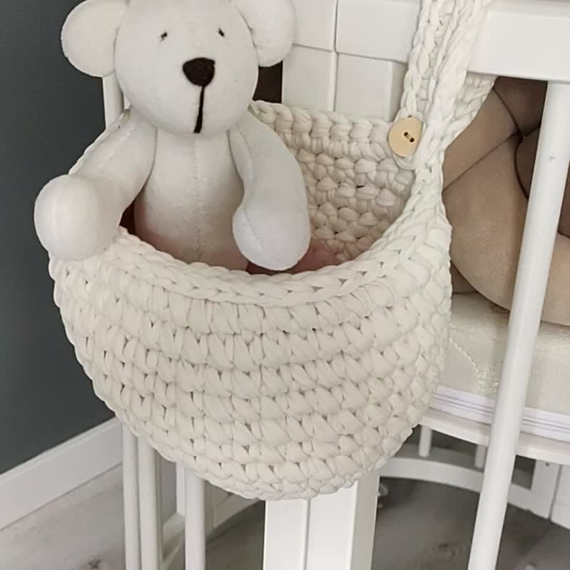 Hanging basket. A useful thing for a children's room, it can - 婴儿饰品 - 棉 