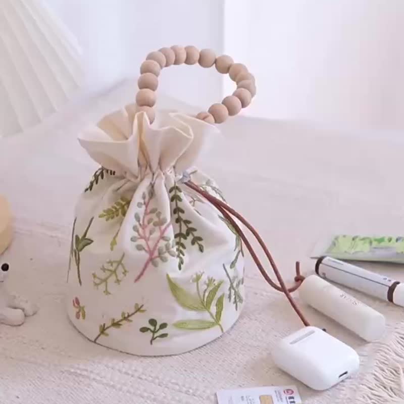 手工刺绣 植物花朵布艺水桶包 收纳包 DIY材料包  送给她 礼物 - 化妆包/杂物包 - 棉 