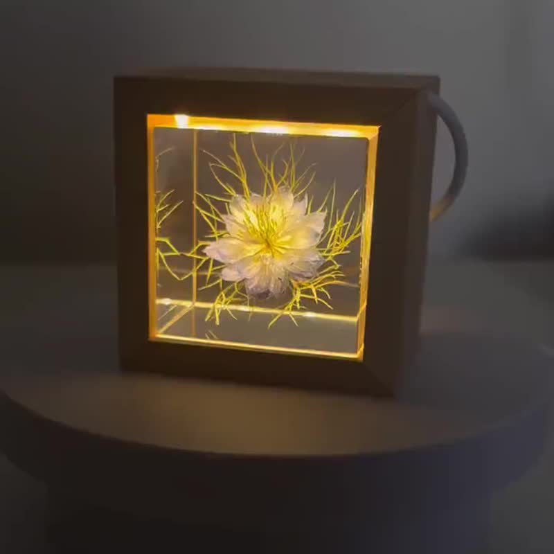 迷雾之爱|黑种草手作树脂夜灯 - 摆饰 - 树脂 蓝色