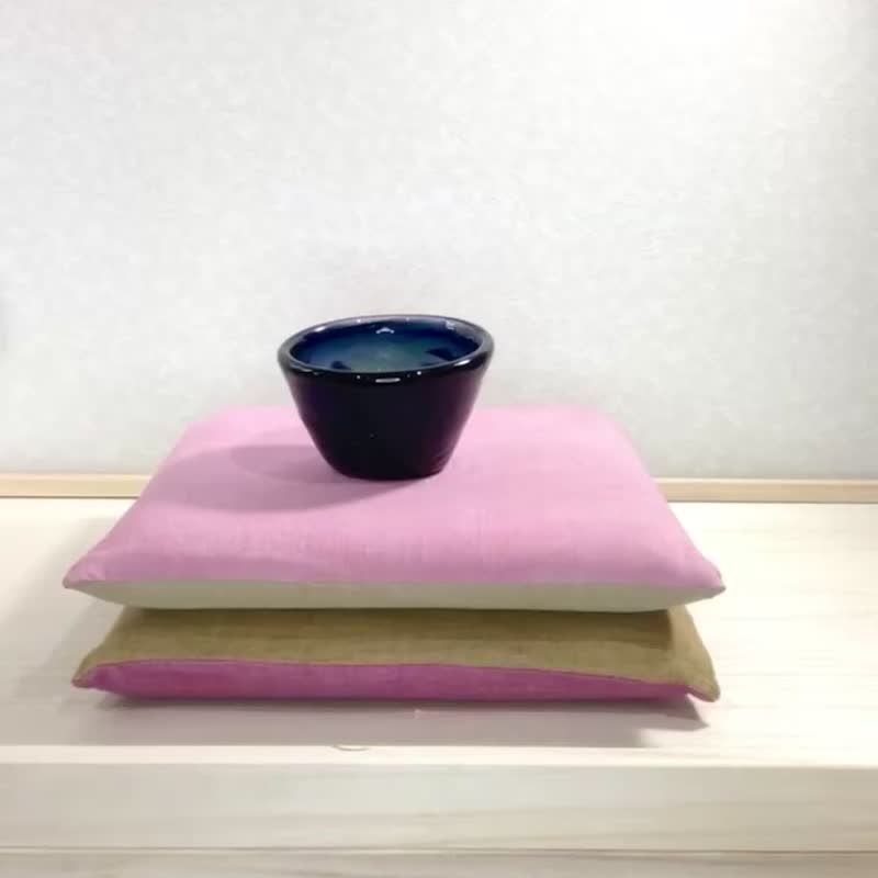 XS-Zabuton seat Cushion Rosemary and cochineal dyed silk, 30x30cm / 11.8in - 枕头/抱枕 - 丝．绢 粉红色