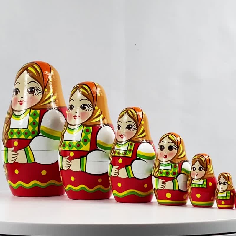 Russian Nesting Dolls Set of 7 pcs - Matryoshka Doll in Slavic Traditional Dress - 玩具/玩偶 - 木头 多色