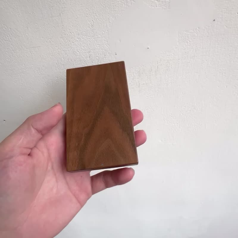 【定制】福利品 免费刻字 旋转名片夹/名片盒 胡桃木 - 名片夹/名片盒 - 木头 咖啡色