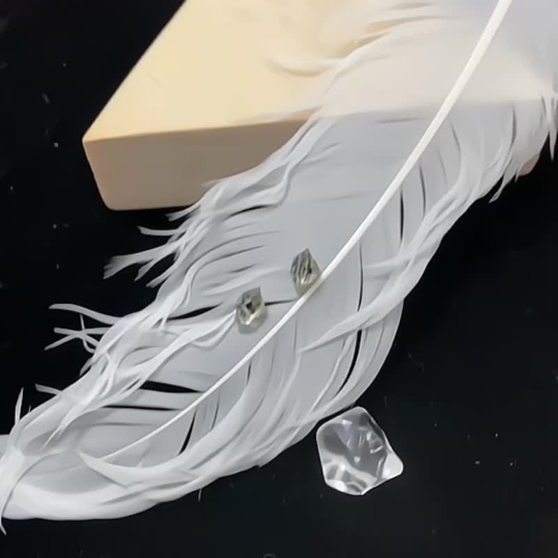 闪灵。 - 耳环/耳夹 - 水晶 