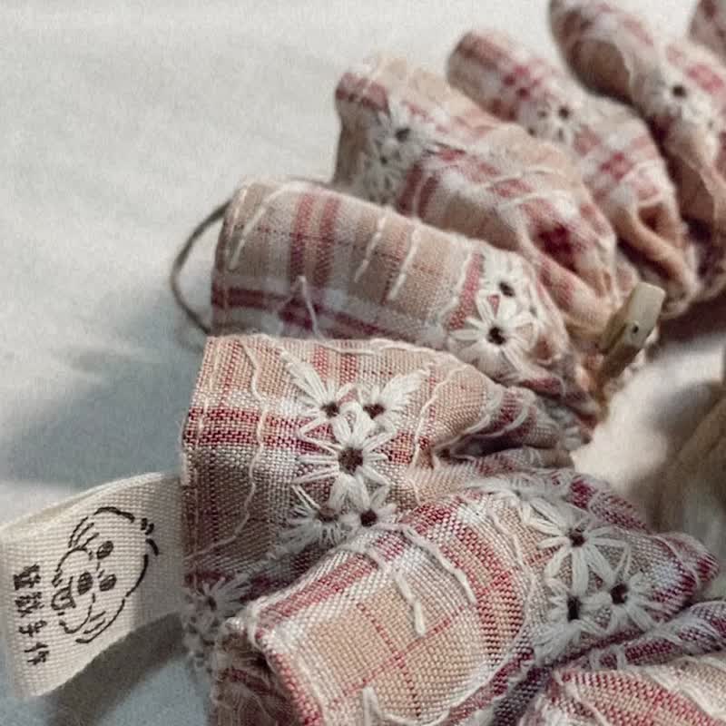 发裁手作。Facai Handmade 宠物领巾 刺绣系列小丑领领_雾感粉 - 项圈/牵绳 - 棉 粉红色