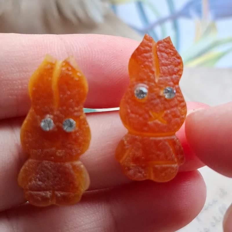 (厌世兔上耳) 琥珀蜜蜡原矿原石 双面留皮不规整 超萌 耳钉耳环 - 耳环/耳夹 - 纯银 橘色
