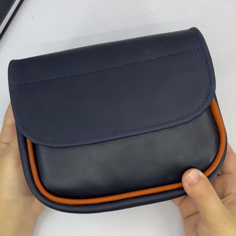 皮革小号斜挎包/半圆形单肩包/女士真皮马鞍包 - 侧背包/斜挎包 - 真皮 蓝色