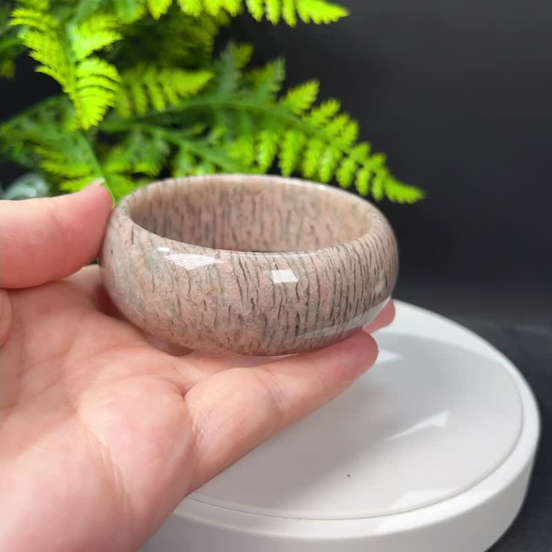 独特长石手镯62MM 玉化高瓷星光 肉红色飘绿宽条景镯 增强自信 - 手链/手环 - 半宝石 