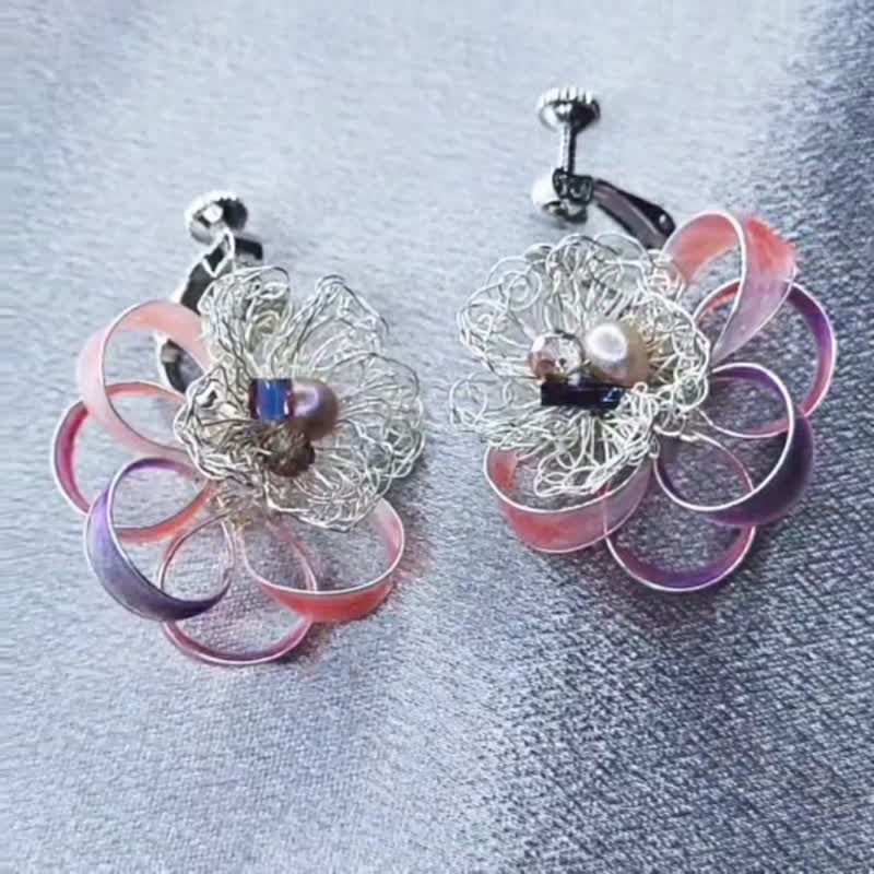 【替自己颁个奖】金属线编织 水晶花耳环 - 耳环/耳夹 - 树脂 银色