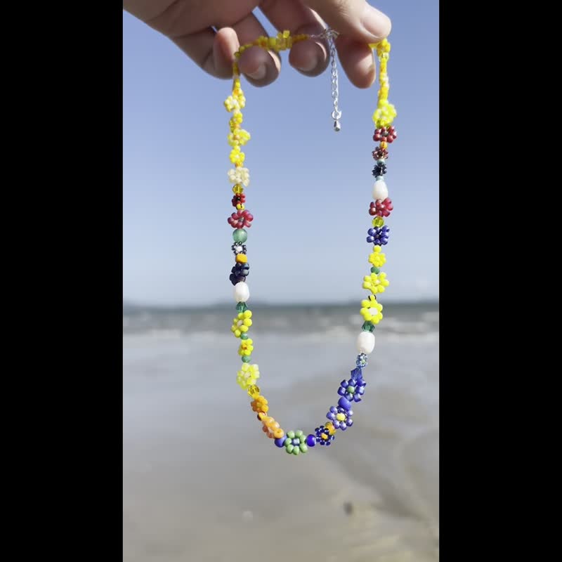 名畫繁花頸鏈 花朵項鍊 名畫配色 手作編織項鍊 鎖骨鍊 - 项链 - 玻璃 多色