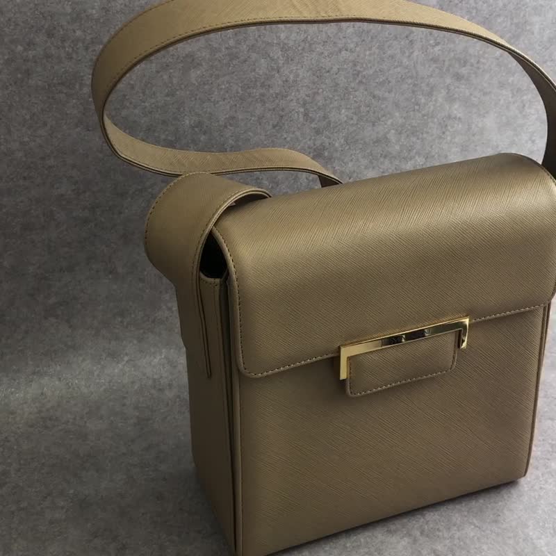 【日本直送 名牌二手包】Yves Saint Laurent YSL 侧背包 米白色 标志 皮革 半月包 djy2f2 - 侧背包/斜挎包 - 真皮 咖啡色
