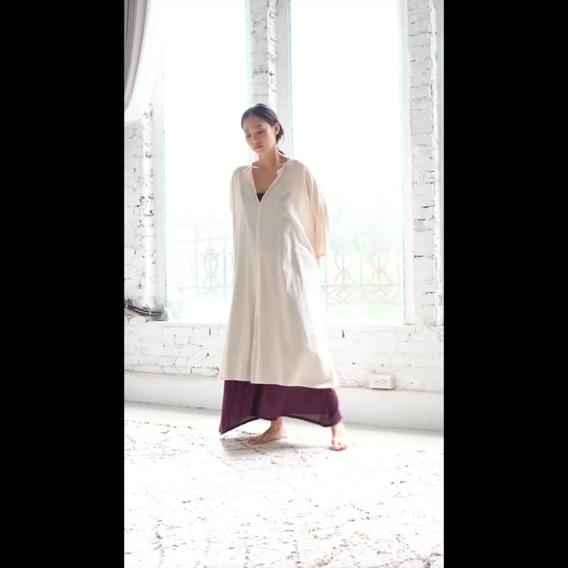 OMAKE 钥匙领落肩前开衩罩衫洋装 / 菱纹布 浅灰 - 洋装/连衣裙 - 棉．麻 灰色