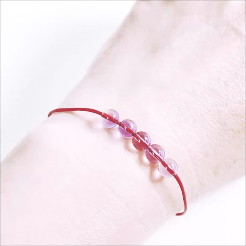 红皮绳手链 2月紫水晶 幸运红绳x5颗宝石款 轻松收紧手绳 - 手链/手环 - 半宝石 红色