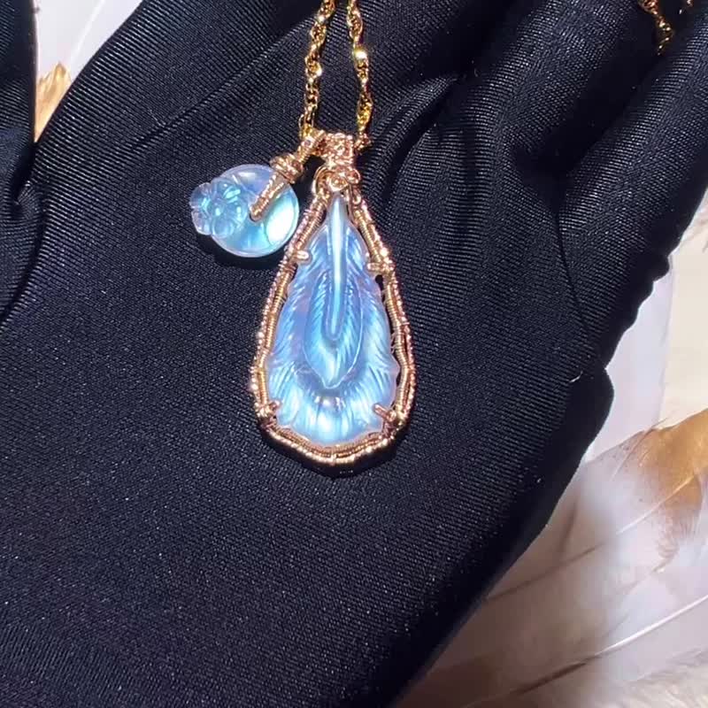 纯手工制作进口14K包金绕线孔雀羽毛月光石项链 - 项链 - 宝石 多色