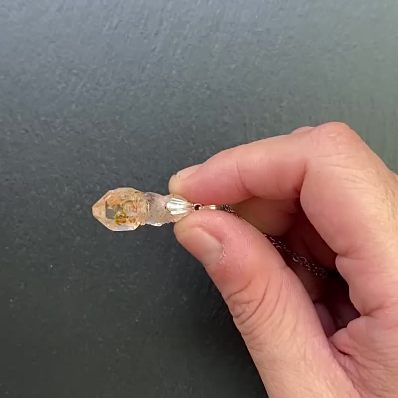 能量原石-天然冰透体油胆红泥骸骨小权杖925纯银钛钢项链 - 项链 - 水晶 多色