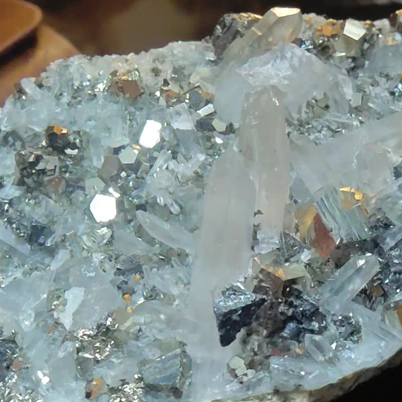 天然黄铜矿晶簇|白水晶|crystal |摆设 - 摆饰 - 水晶 
