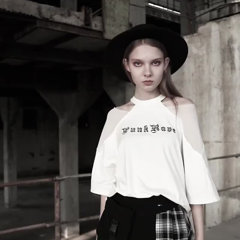 夏日摇滚拼接网纱露肩棉质上衣 - 多色 / 仅有黑 / 宽松版型 - 女装 T 恤 - 其他材质 黑色