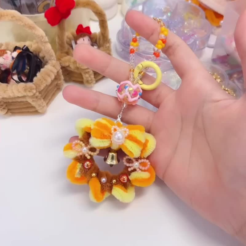 原創祈願花環掛件 - 胸针 - 其他材质 橘色