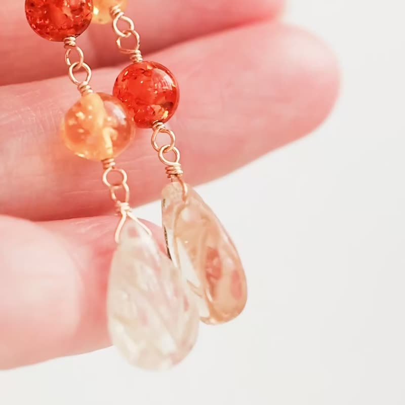 琥珀×拓帕石 垂坠式天然石耳环 黄色 透明感 纵向线条 - 耳环/耳夹 - 石头 橘色