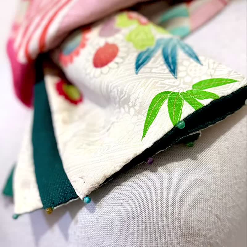 纯手作拼接粉红橘色古典和风花纹图腾丝质深绿色围巾披肩 - 围巾/披肩 - 丝．绢 多色