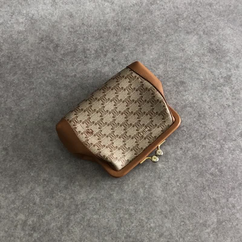 【 日本直送 名牌中古包 】CELINE  સેલિન મકાડમ 钱包 米色 PVC 皮革 零钱包 vintage 古董 4zp4nm - 零钱包 - 防水材质 咖啡色