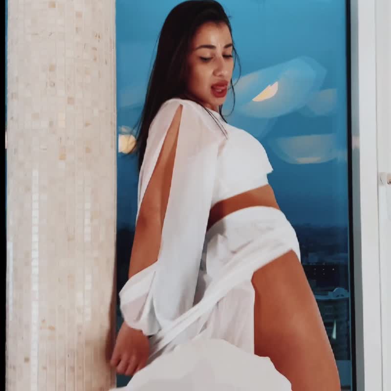 适合空中瑜珈的长裙式钢管舞服装，内含内裤与透明长袖上衣。 - 其他 - 其他材质 粉红色