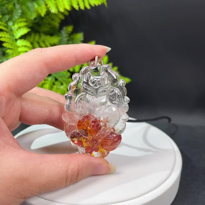 冰透巴西红胶花水晶吊坠 立体手雕九尾狐俏色蝴蝶项链 柔和包容心 - 项链 - 水晶 