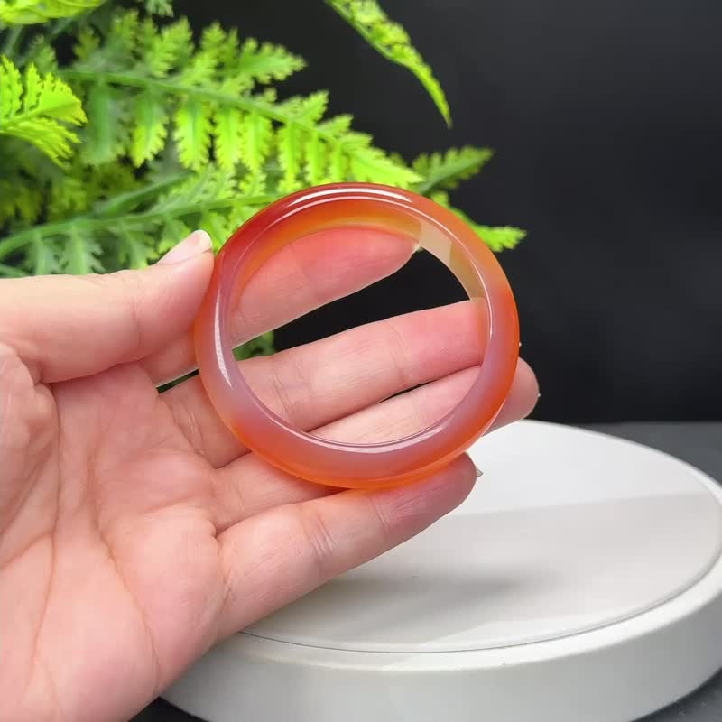 高品质 马达加斯加 渐变红玛瑙手镯 50+MM 冰润起光千层 海浪纹 - 手链/手环 - 半宝石 红色